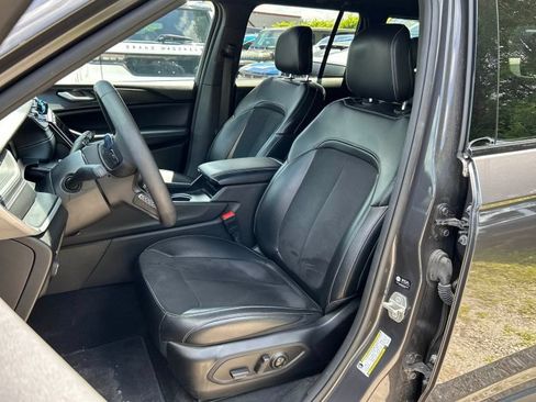 Used 2024 Jeep Grand Cherokee Altitude AWD/4WD image 2