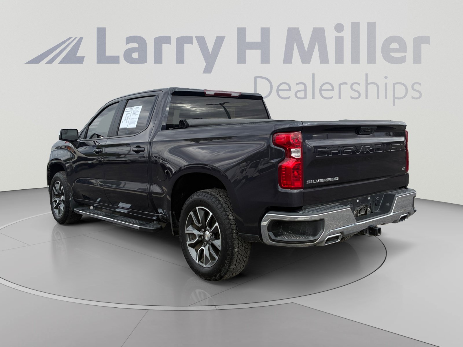 Used 2022 Chevrolet Silverado 1500 LT AWD/4WD image 3