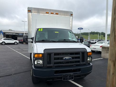 Used 2015 Ford E-350 and Econoline 350 Super Duty RWD image 2