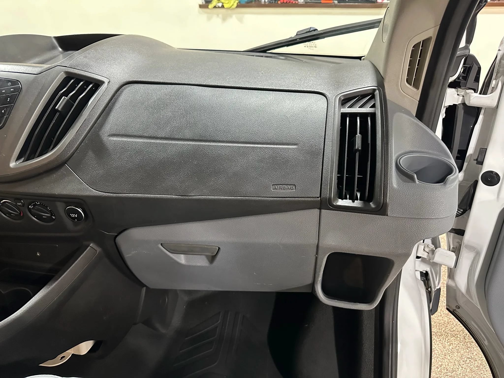 Used 2015 Ford Transit 250 148 Medium Roof RWD image 31