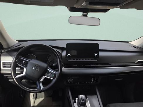 Used 2022 Mitsubishi Outlander SE image 10