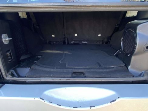 Used 2012 Jeep Wrangler Unlimited Sahara image 9