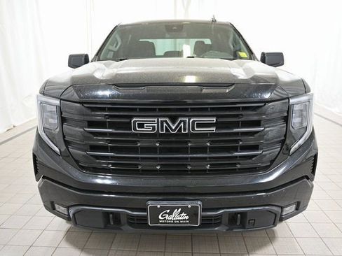 Used 2022 GMC Sierra 1500 Elevation w/ LPO, Elevation Black Package AWD/4WD image 17