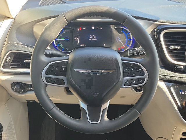 Used 2024 Chrysler Pacifica Limited FWD image 17