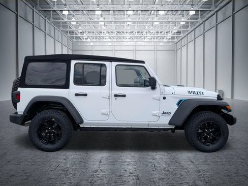 Used 2023 Jeep Wrangler Unlimited w/ Cold Weather Group AWD/4WD image 9