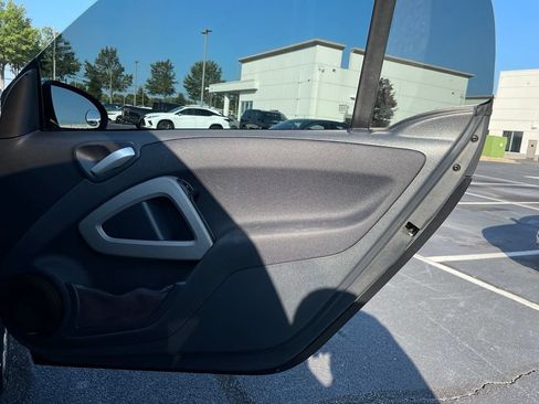 Used 2013 smart fortwo passion RWD image 25