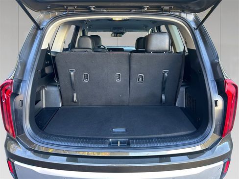 Used 2023 Kia Telluride S image 19