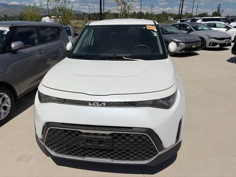 Certified 2025 Kia Soul LX w/ LX Technology Package FWD image 3