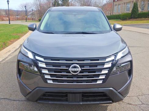 Used 2024 Nissan Rogue SV image 9