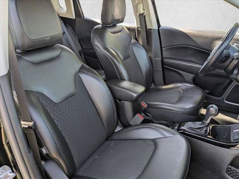 Used 2019 Jeep Compass Latitude FWD image 19