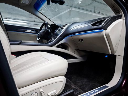 Used 2018 Lincoln MKZ Reserve w/ Luxury Package image 38