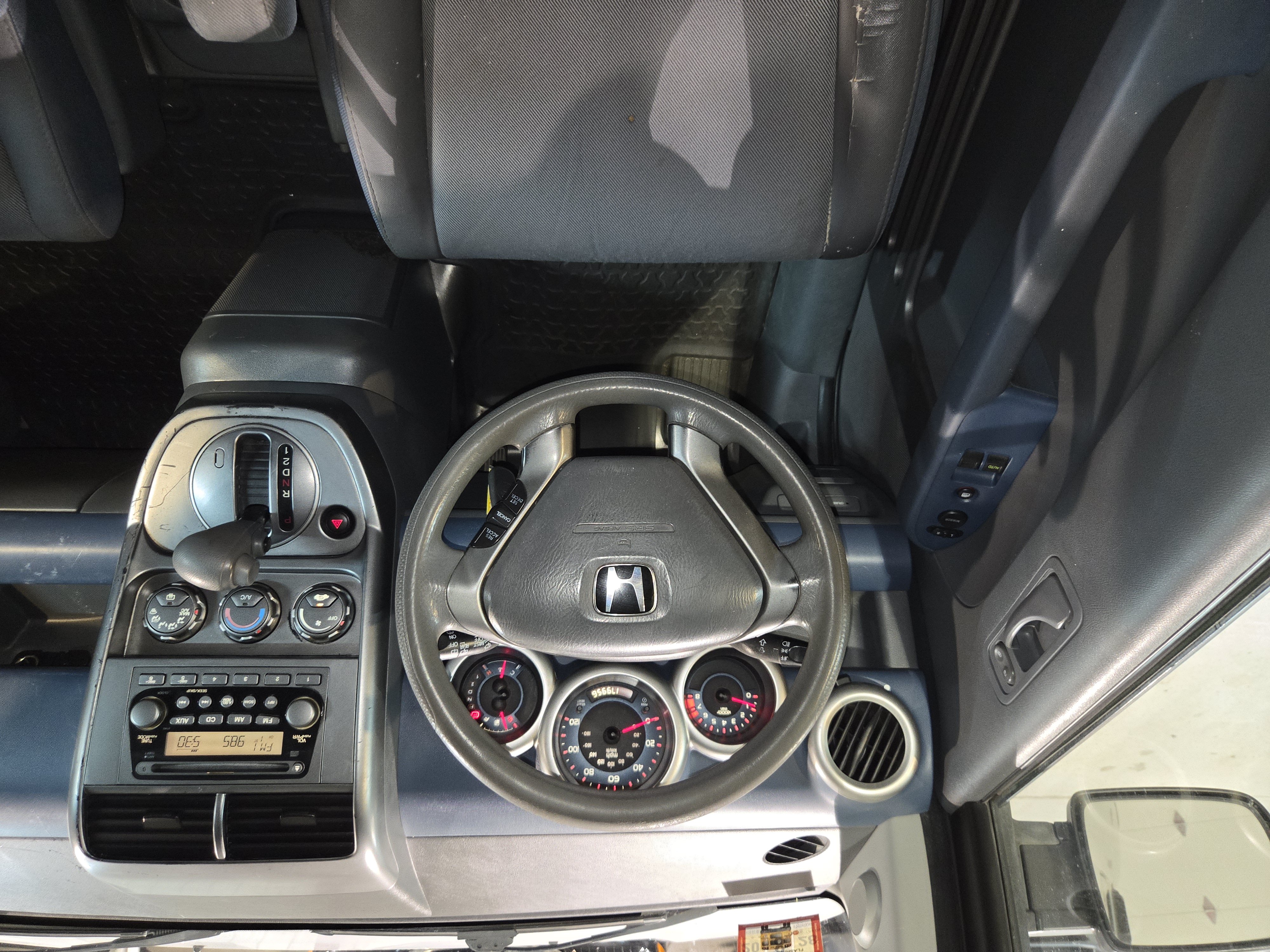 Used 2004 Honda Element EX image 2