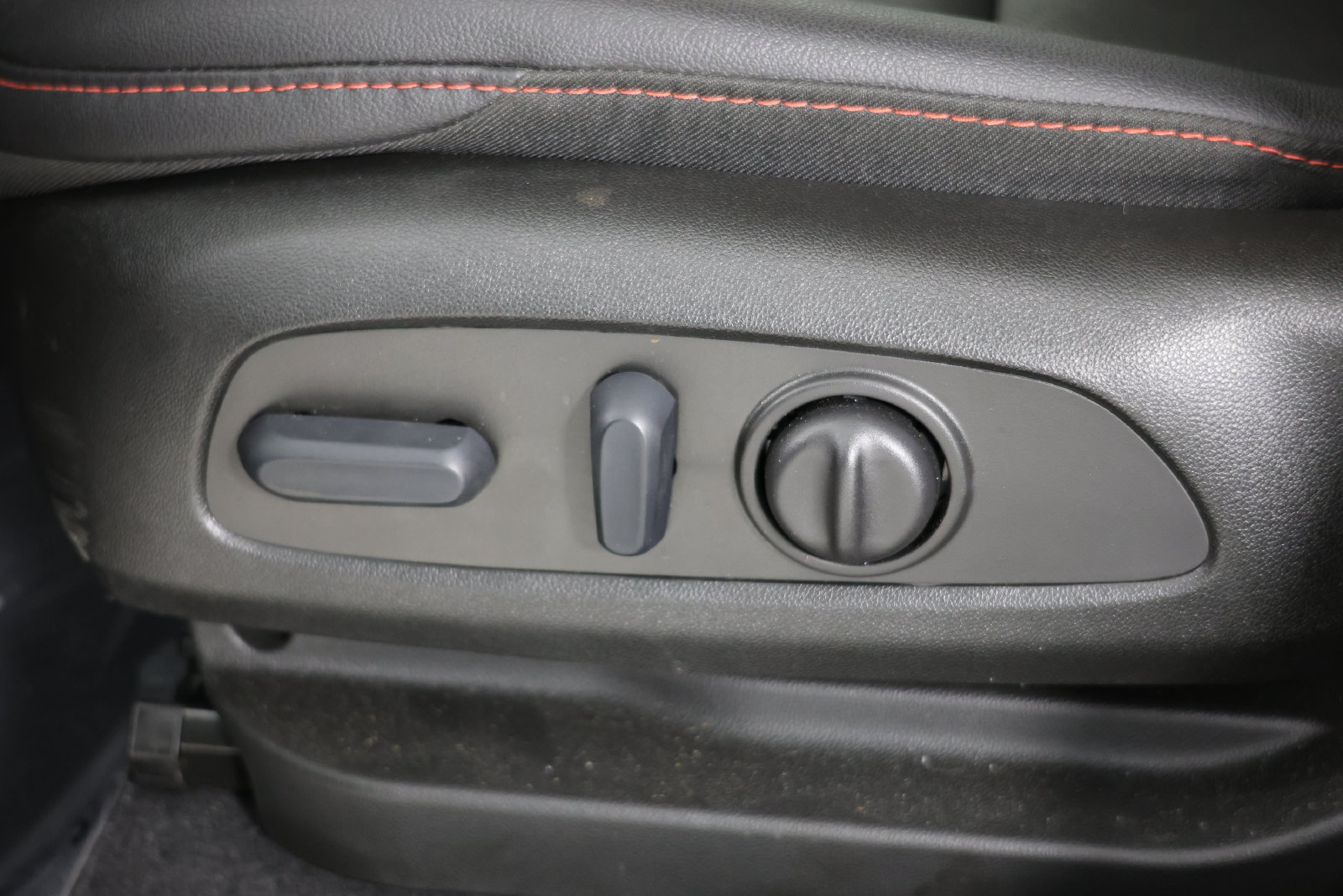 Used 2027 Chevrolet Bolt RS FWD image 23