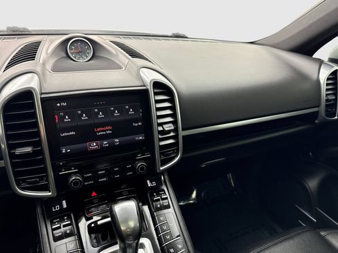 Used 2018 Porsche Cayenne Platinum Edition AWD/4WD image 24