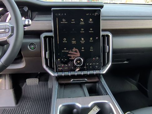 New 2026 GMC Acadia Denali w/ Super Cruise Package FWD image 23