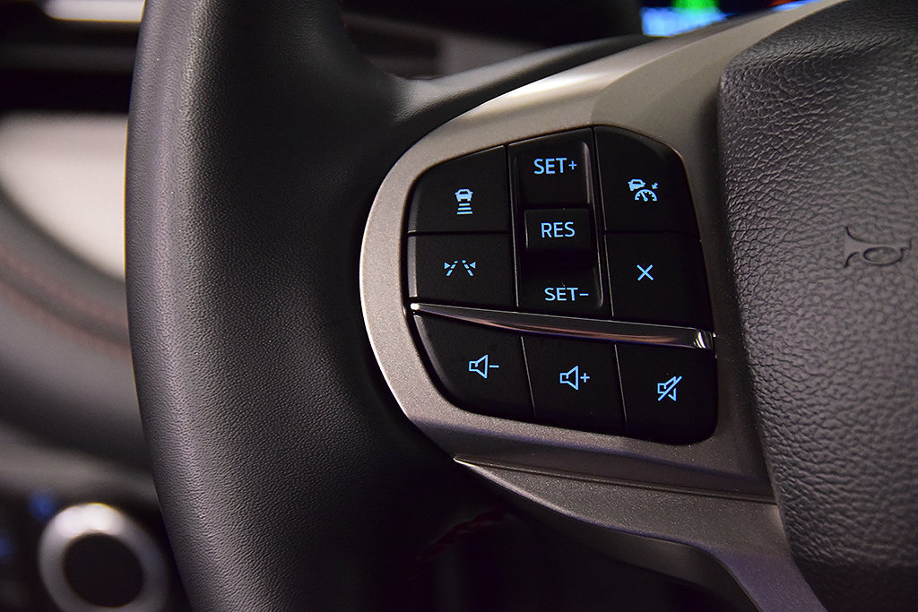 Used 2025 Ford Explorer Active AWD/4WD image 20