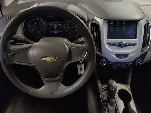 Used 2017 Chevrolet Cruze LS FWD image 22