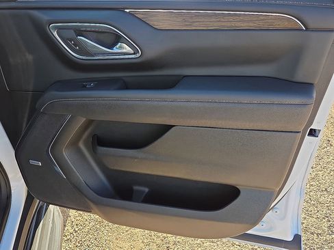 Used 2023 Chevrolet Suburban Premier image 15