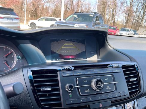 Used 2017 Honda Accord Sport image 19