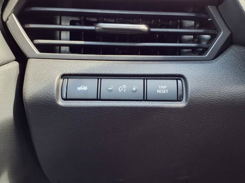 Used 2024 Nissan Altima 2.5 SV FWD image 9