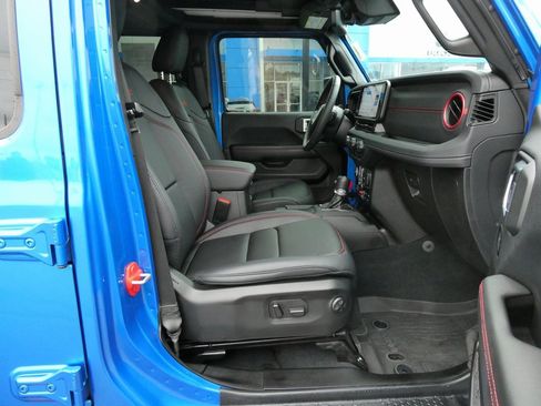 Used 2024 Jeep Wrangler Unlimited Rubicon w/ Technology Group image 13