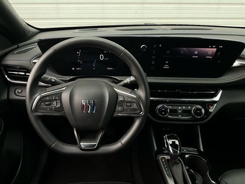 Used 2025 Buick Envista Sport Touring image 13