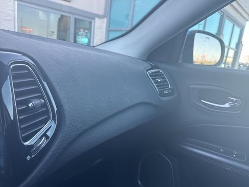 Used 2020 Jeep Compass Latitude image 14