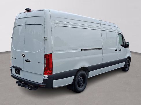 Used 2024 Mercedes-Benz Sprinter 2500 image 4