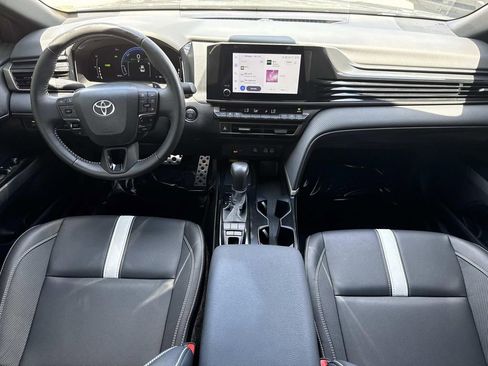 Used 2025 Toyota Camry SE FWD image 20