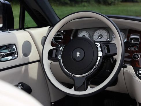 Used 2019 Rolls-Royce Dawn image 43