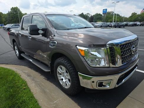 Used 2017 Nissan Titan SV AWD/4WD image 7