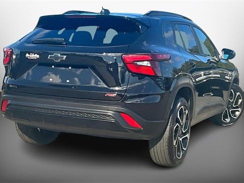 Used 2024 Chevrolet Trax RS w/ Sunroof Package image 2