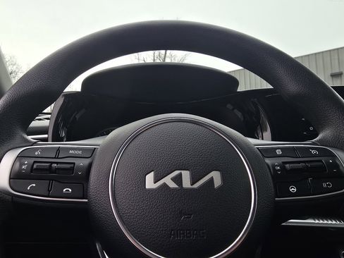 Used 2023 Kia K5 LXS image 25