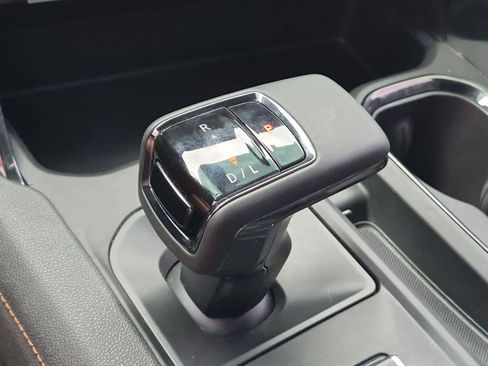 Used 2024 GMC Sierra 1500 AT4 w/ Technology Package AWD/4WD image 15