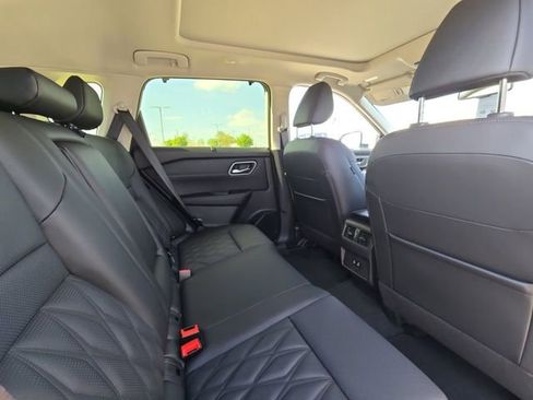 New 2026 Nissan Rogue Platinum image 27