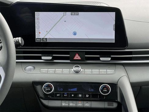 New 2024 Hyundai Elantra SEL image 38