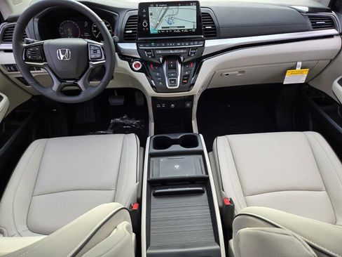 New 2026 Honda Odyssey Touring image 9