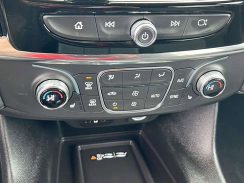 Certified 2023 Chevrolet Traverse LT w/ Rear Camera Mirror Package image 29