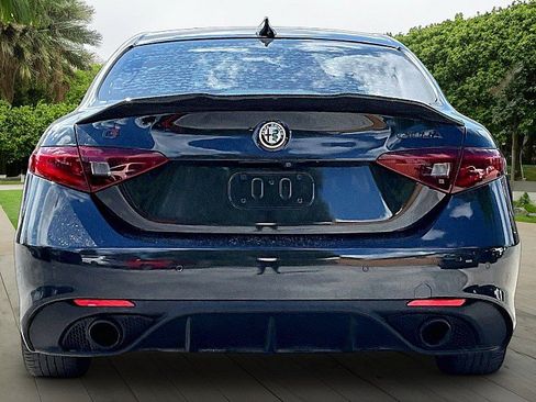 Used 2019 Alfa Romeo Giulia Ti RWD image 3