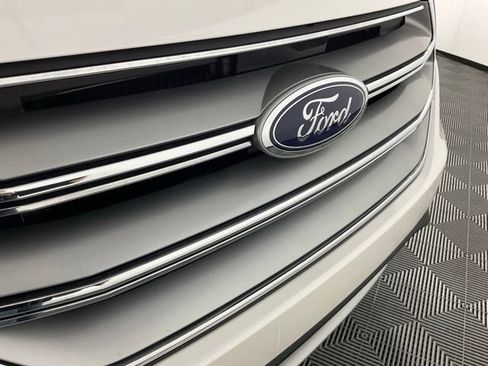 Used 2016 Ford Edge SEL w/ Equipment Group 201A AWD/4WD image 11