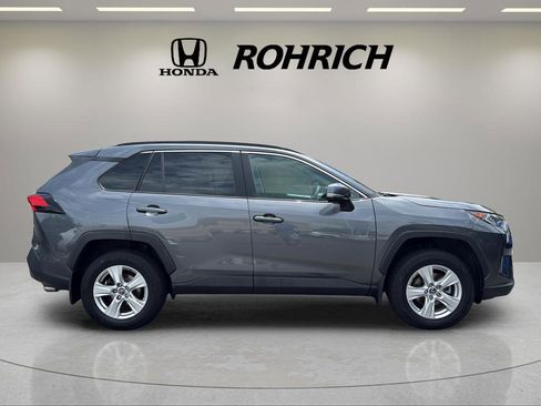 Used 2021 Toyota RAV4 XLE AWD/4WD image 5