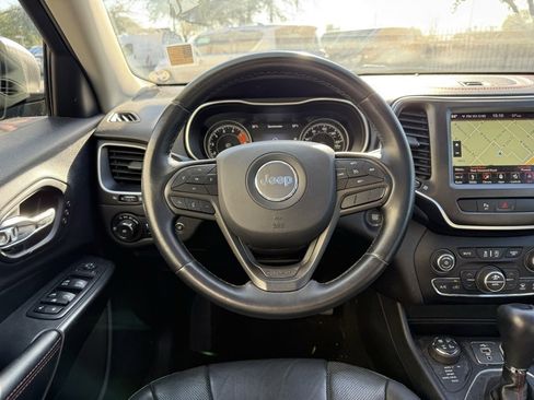 Used 2019 Jeep Cherokee Trailhawk image 6