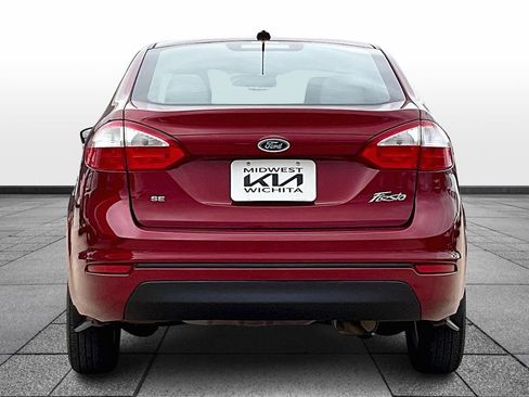 Used 2017 Ford Fiesta SE image 4