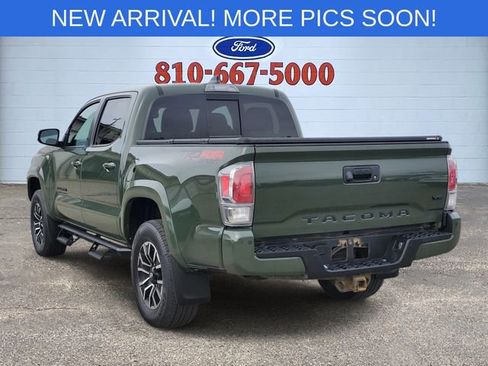 Used 2022 Toyota Tacoma TRD Sport w/ Technology Package image 4