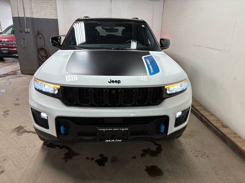 Used 2023 Jeep Grand Cherokee Trailhawk image 5
