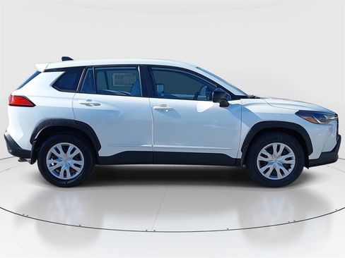 Used 2022 Toyota Corolla Cross L image 8