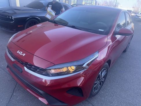 Used 2023 Kia Forte LXS image 2