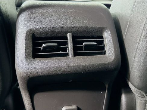 Used 2024 GMC Terrain SLT image 23