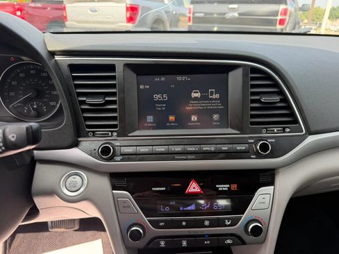 Used 2017 Hyundai Elantra SE w/ SE A/T Tech Package 03 FWD image 18