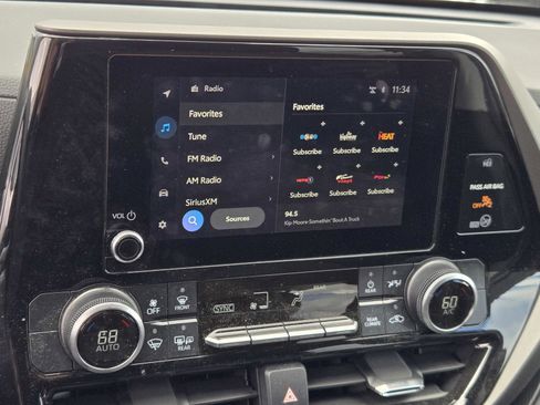 Used 2023 Toyota Highlander L FWD image 19